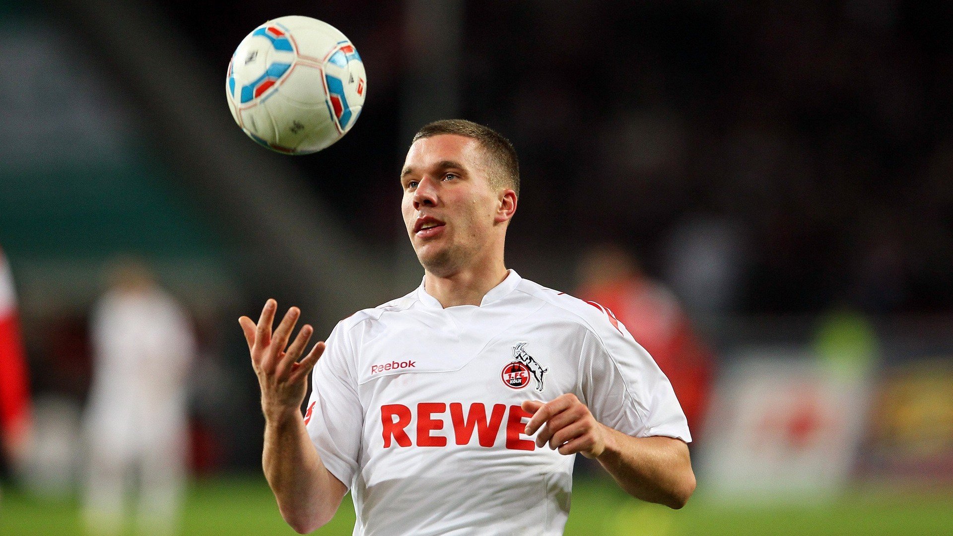 开云电竞赛事-里昂新星闪耀，比赛中大放异彩，里昂首发